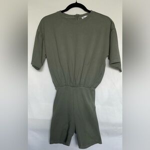 Zara Green Jumpsuit with Crew Neck and Relaxed Fit